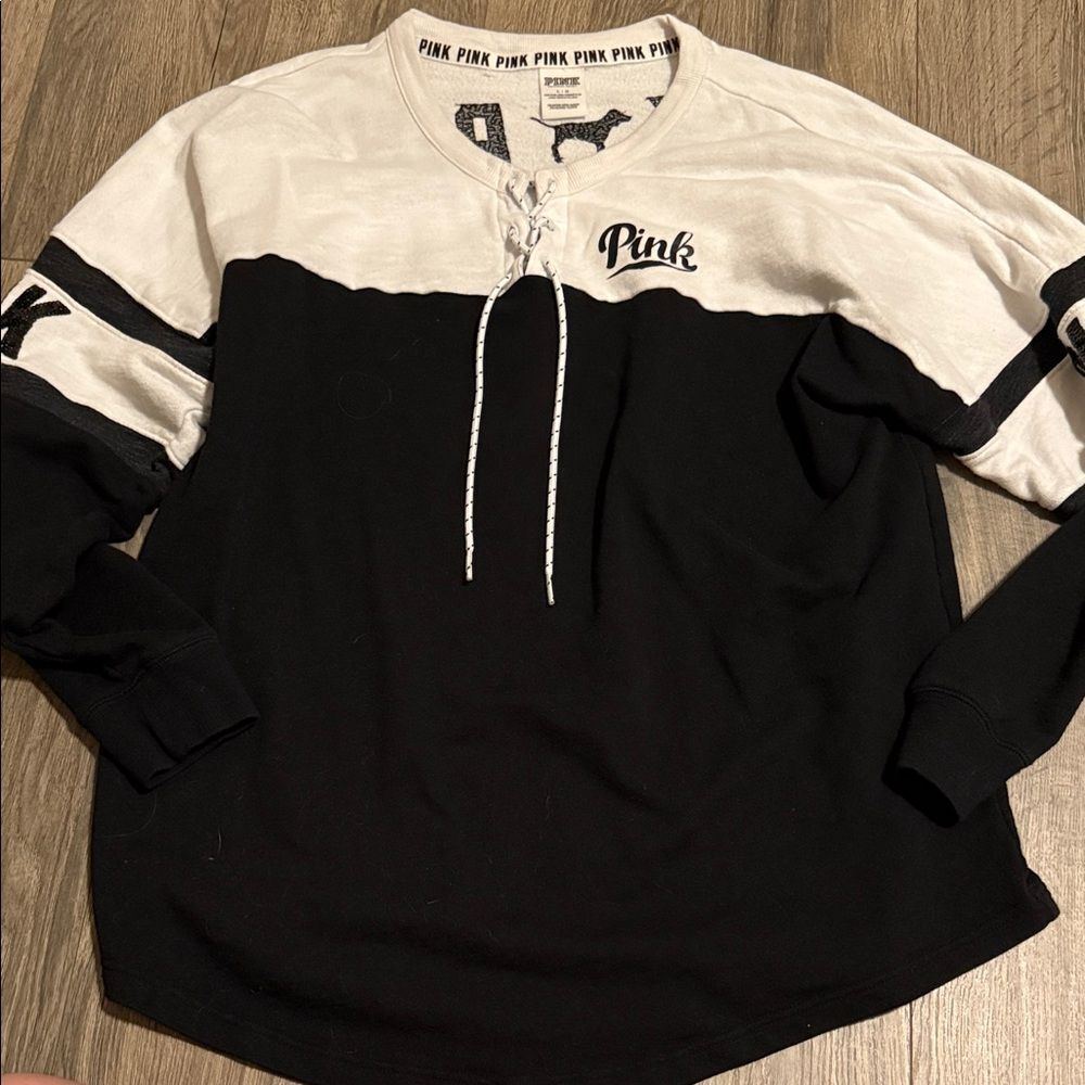 VS PINK Lace-Up Pullover Sweatshirt in Black and White size large 23"+ p2p